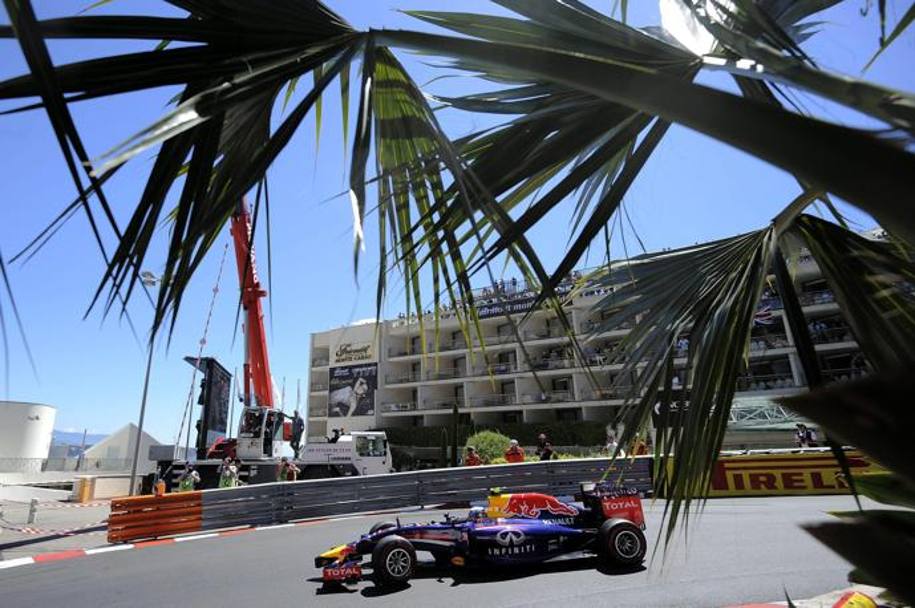 Passaggio suggestivo di Ricciardo. Epa
